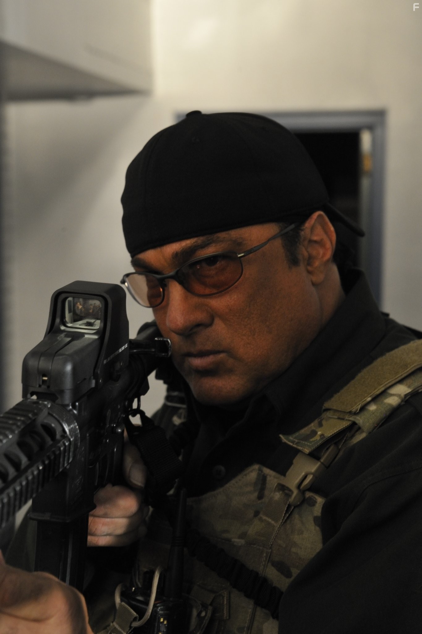 Steven Seagal in Максимальный срок (2012)