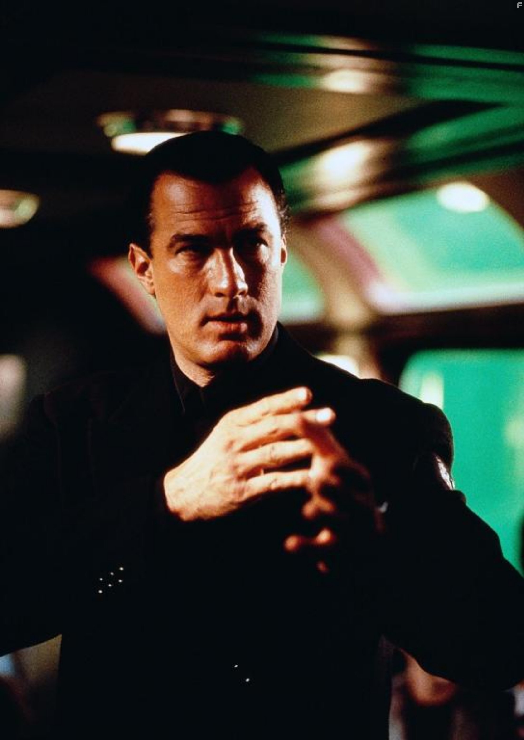 Steven Seagal in В осаде 2: Темная территория (1995)
