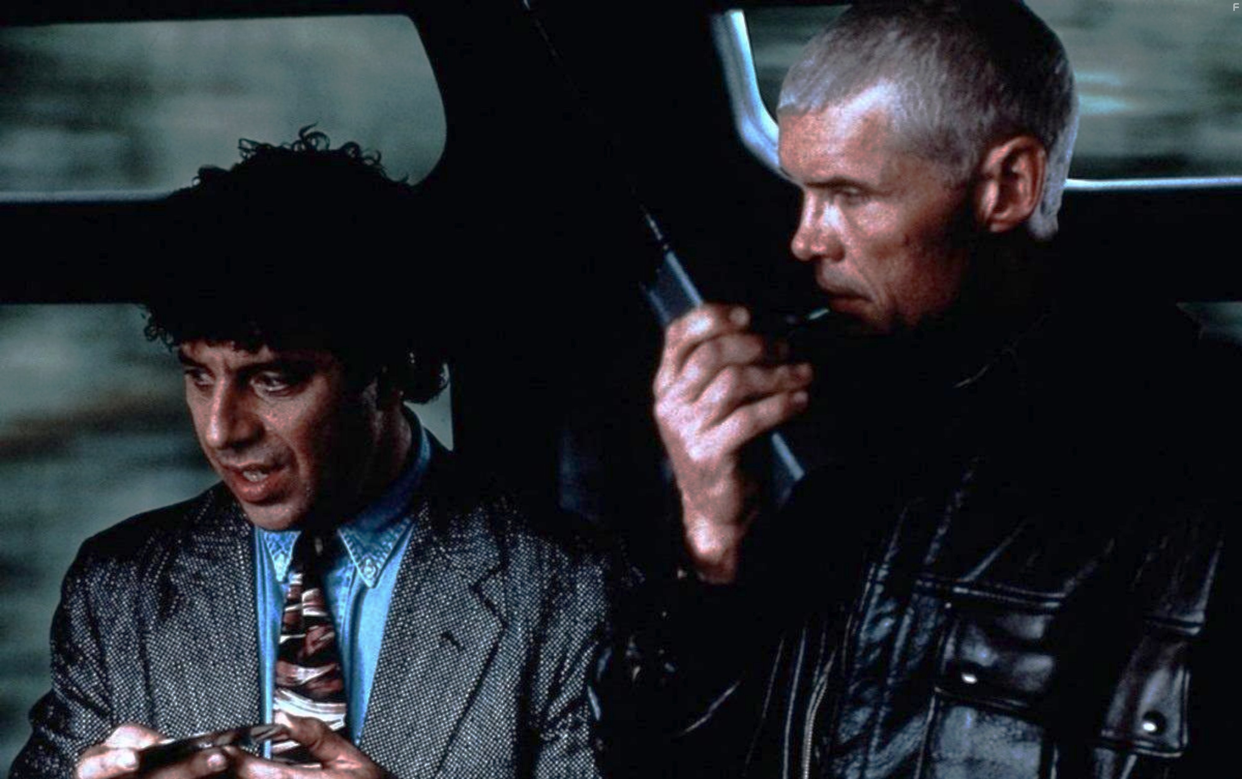 Eric Bogosian and Everett McGill in В осаде 2: Темная территория (1995)