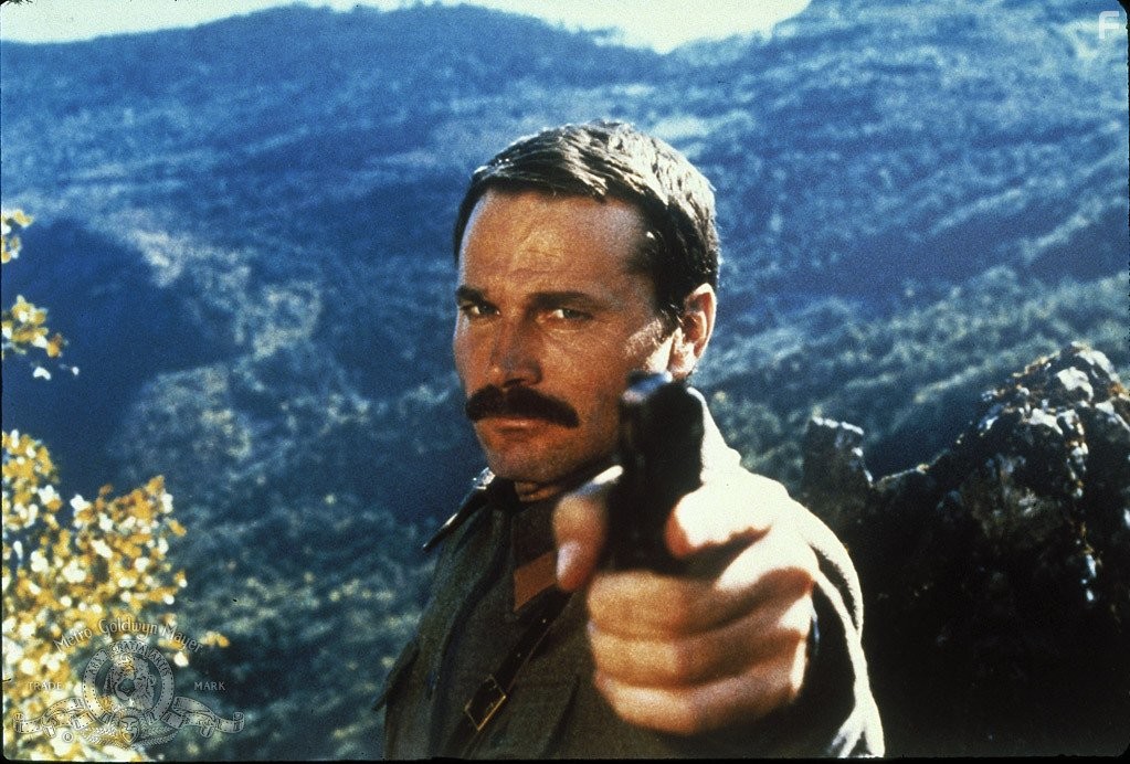 Franco Nero in Отряд 10 из Навароне (1978)