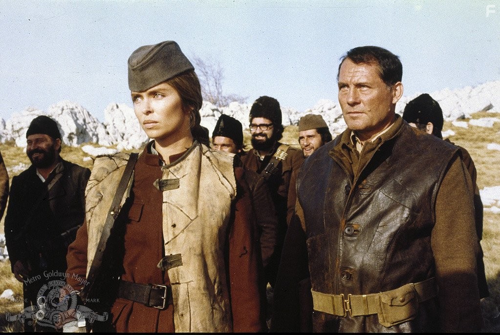 Barbara Bach and Robert Shaw in Отряд 10 из Навароне (1978)