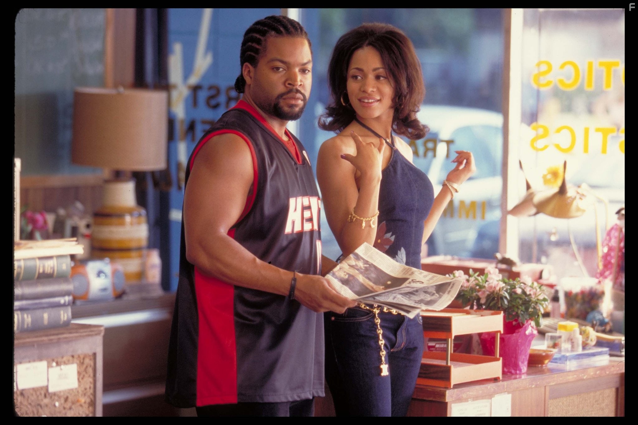 Ice Cube and Valarie Rae Miller in Всё о Бенджаминах (2002)