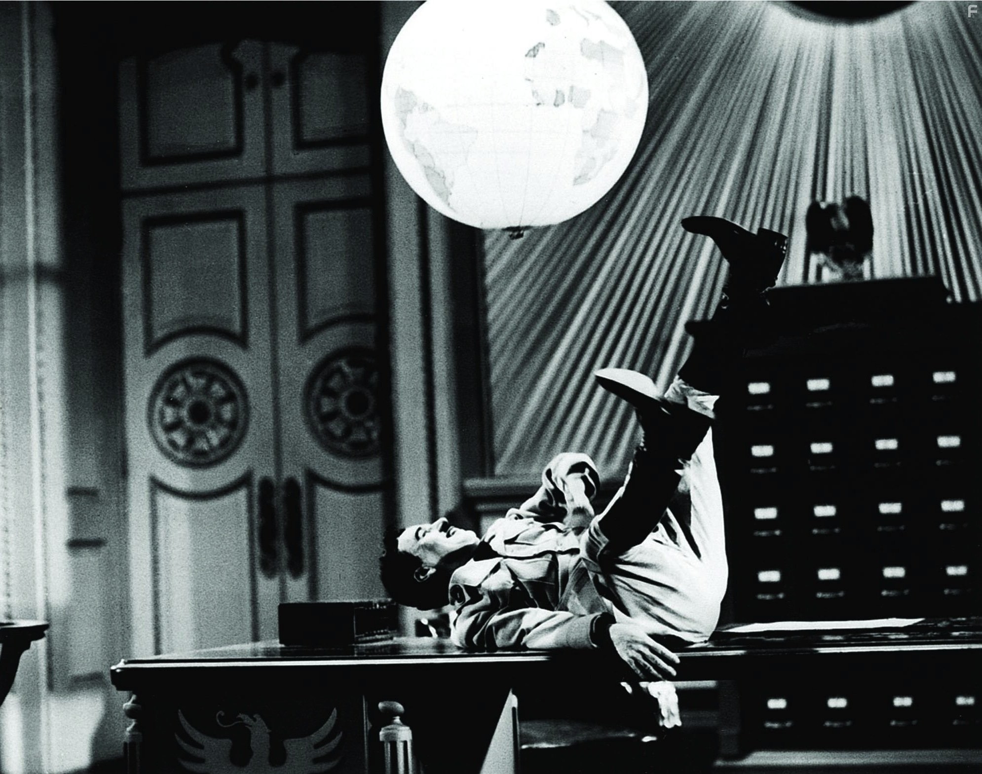 Charles Chaplin in Великий диктатор (1940)