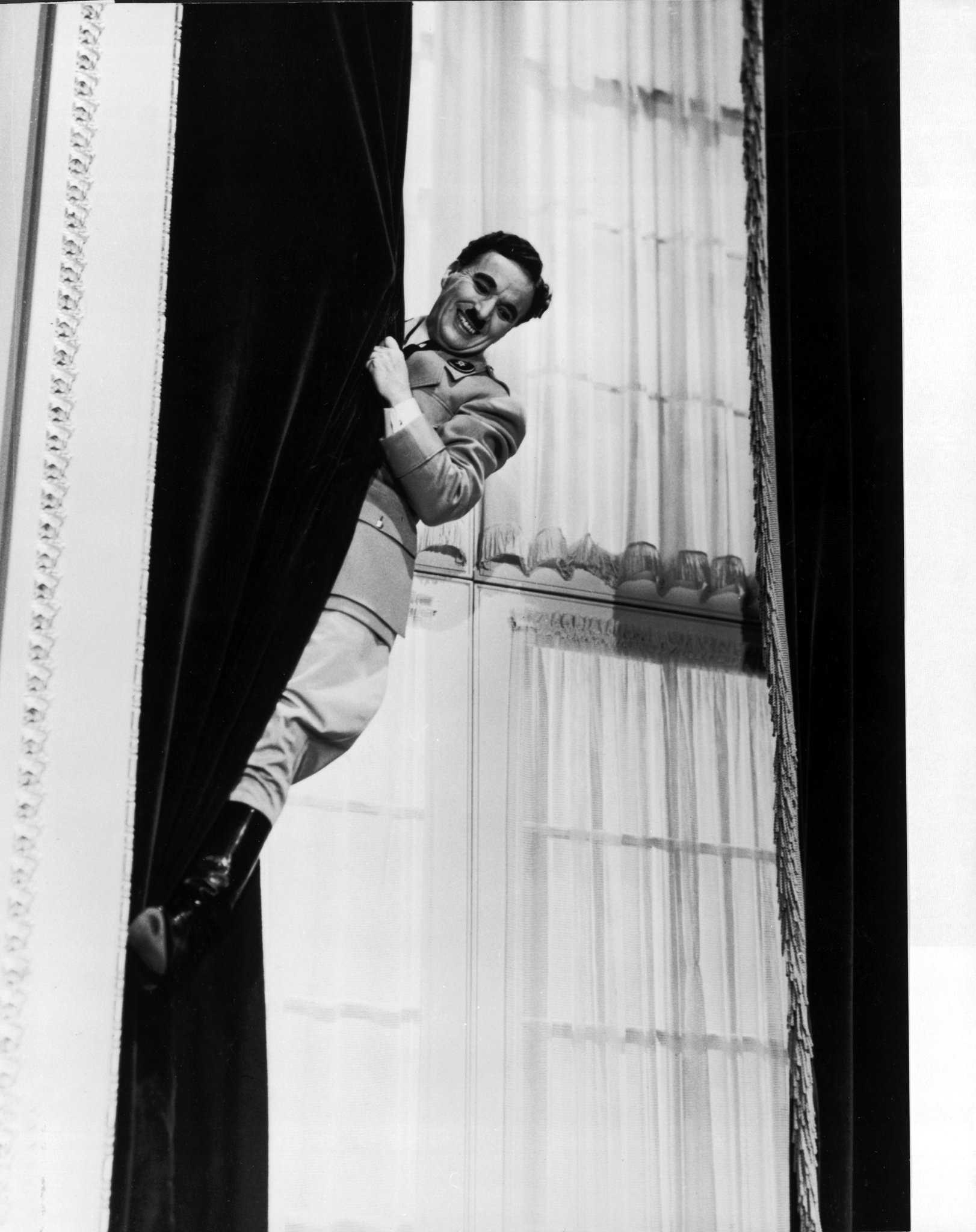 Charles Chaplin in Великий диктатор (1940)