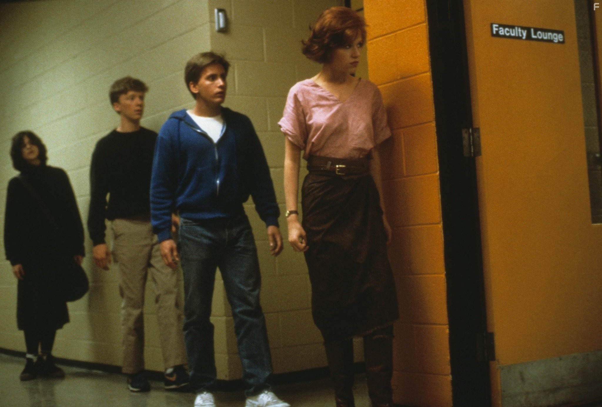 Molly Ringwald, Emilio Estevez, Ally Sheedy, and Anthony Michael Hall in Клуб Завтрак (1985)