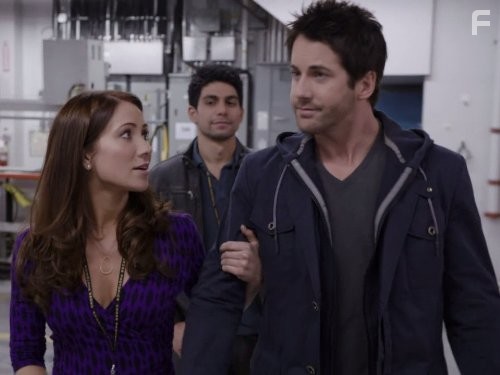 Miranda Frigon, Niall Matter, and Danny Rahim in Портал юрского периода: Новый мир (2012)