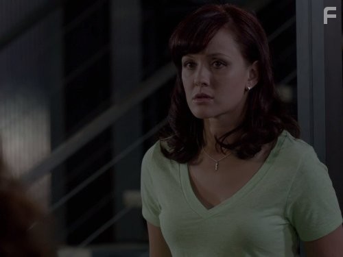 Crystal Lowe in Портал юрского периода: Новый мир (2012)