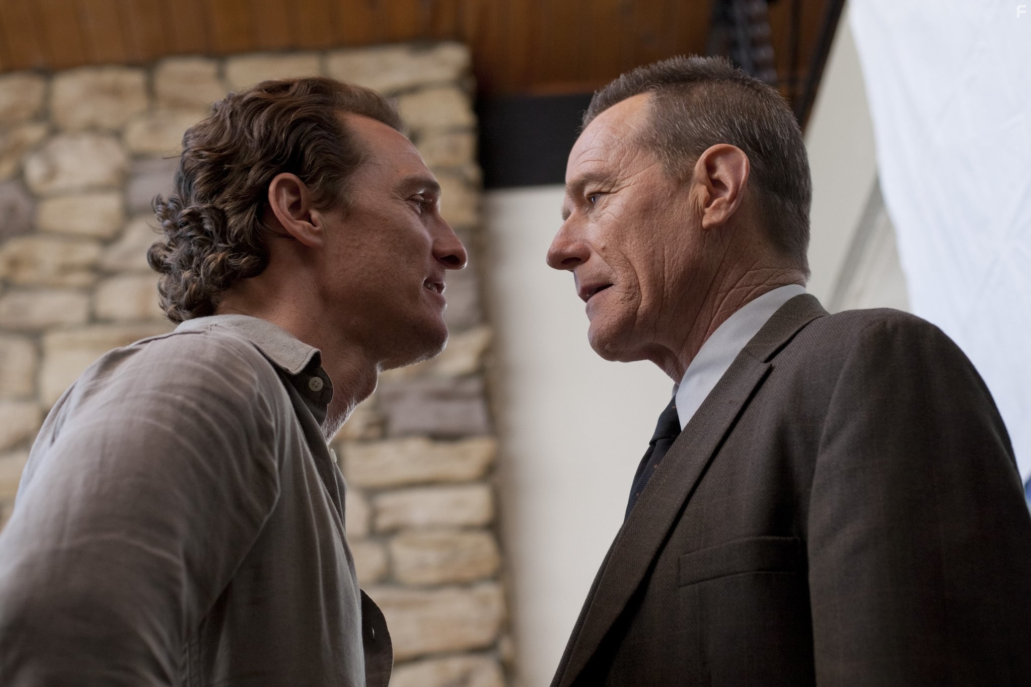 Matthew McConaughey and Bryan Cranston in Линкольн для адвоката (2011)