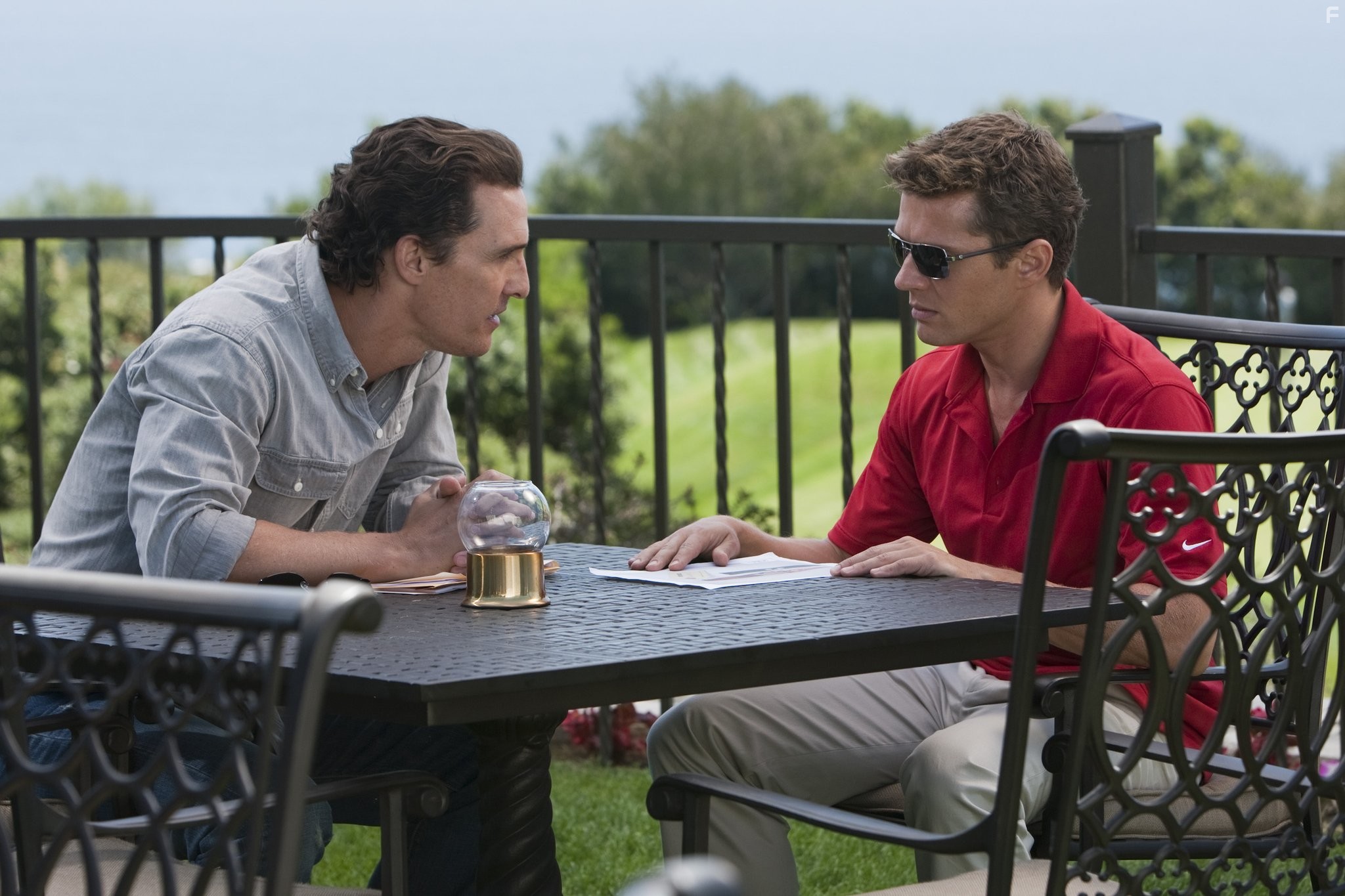 Matthew McConaughey and Ryan Phillippe in Линкольн для адвоката (2011)