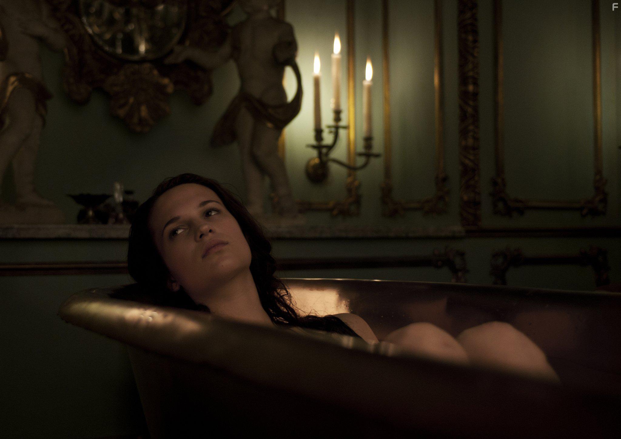 Alicia Vikander in En kongelig affre (2012)