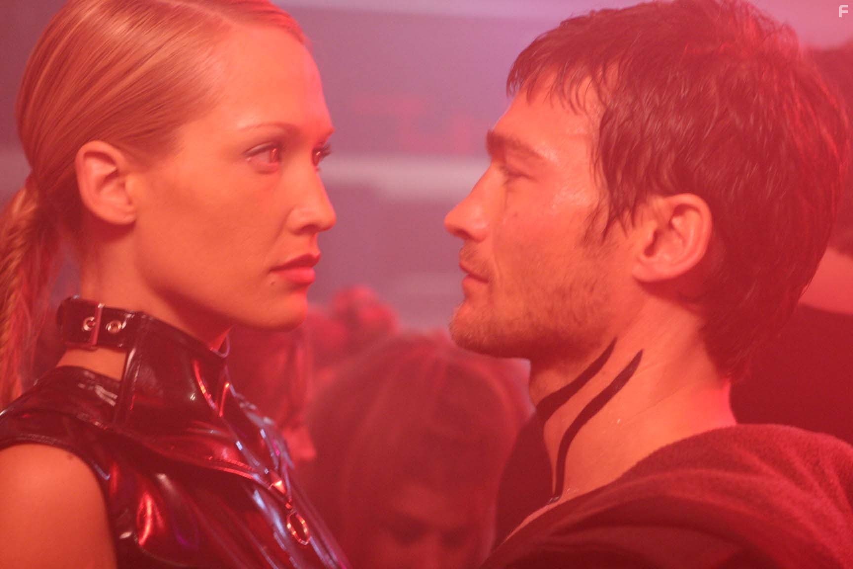 Erika Heynatz and Andy Whitfield in Ангел света (2007)