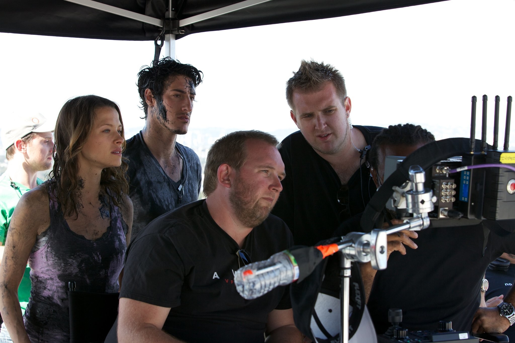 Eric Balfour, Colin Strause, Greg Strause, and Scottie Thompson in Скайлайн (2010)