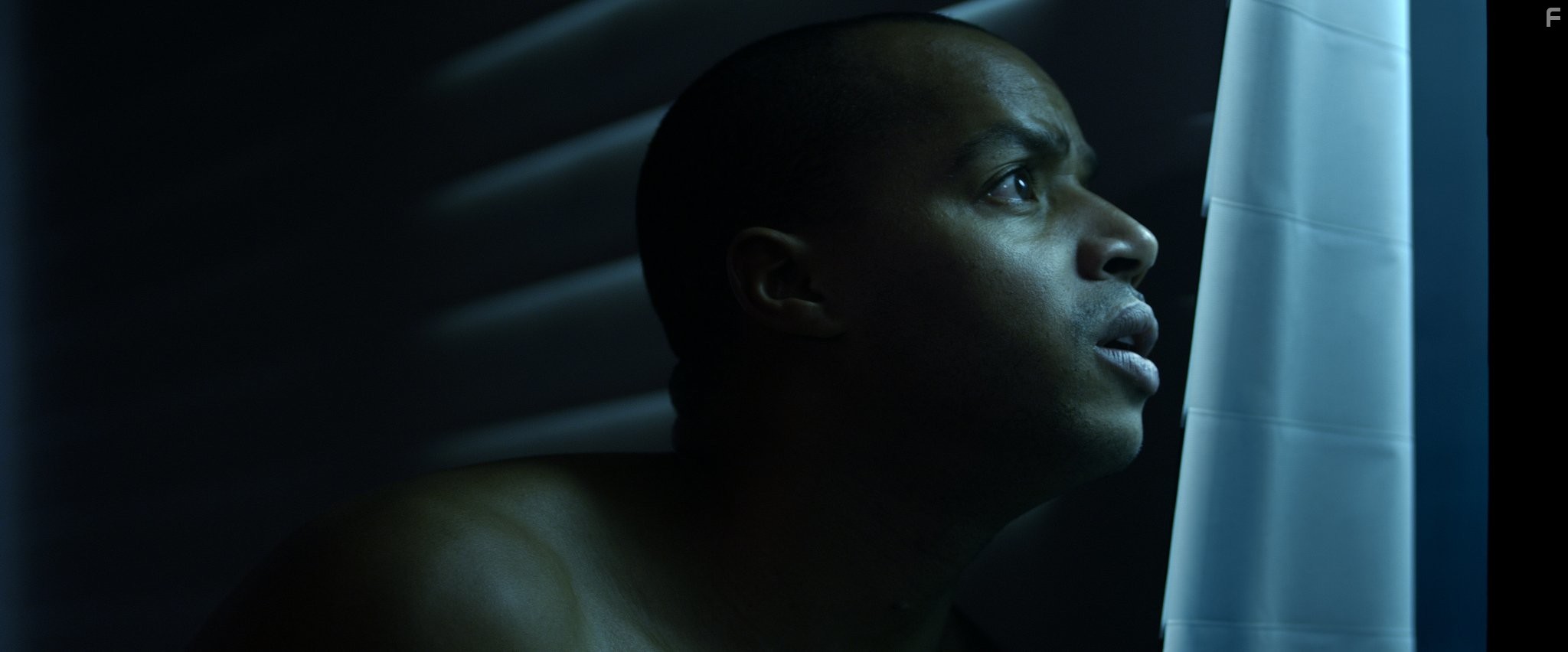 Donald Faison in Скайлайн (2010)