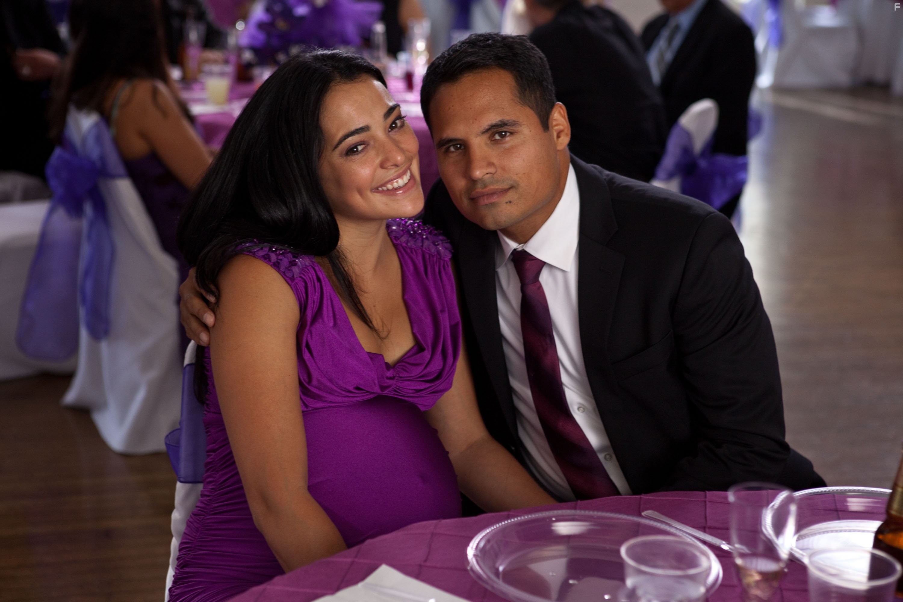 Michael Pe?a and Natalie Martinez in Патруль (2012)