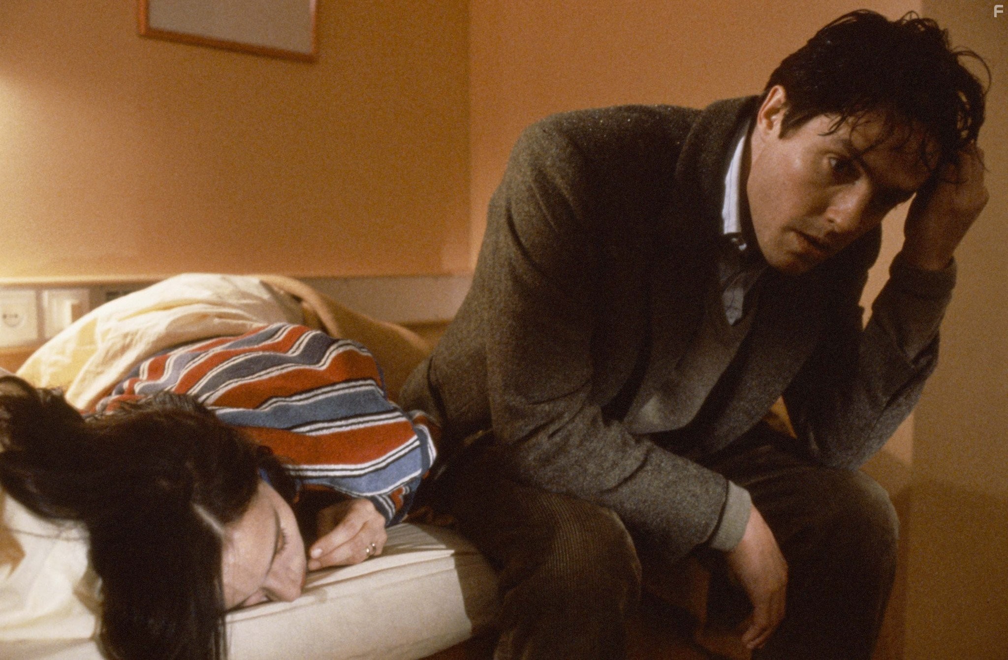 Hugh Grant in Горькая луна (1992)