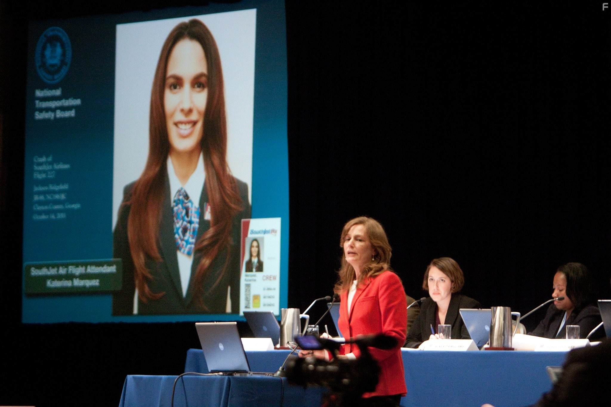 Melissa Leo and Ellen Block in Экипаж (2012)