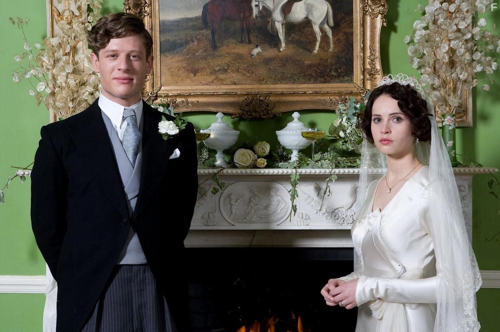 Felicity Jones and James Norton in Хороший денек для свадьбы (2012)