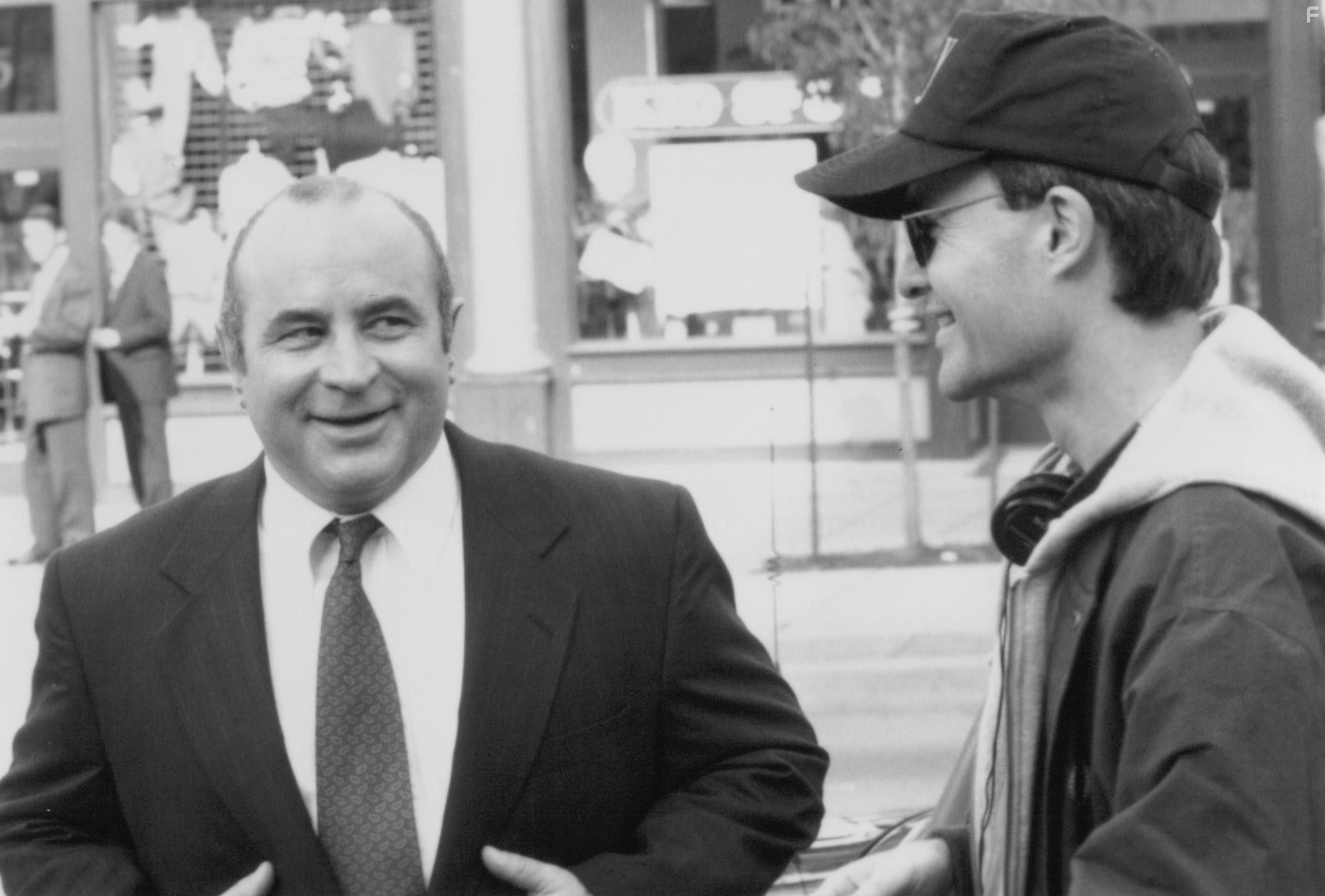 Bob Hoskins in Passed Away (1992)