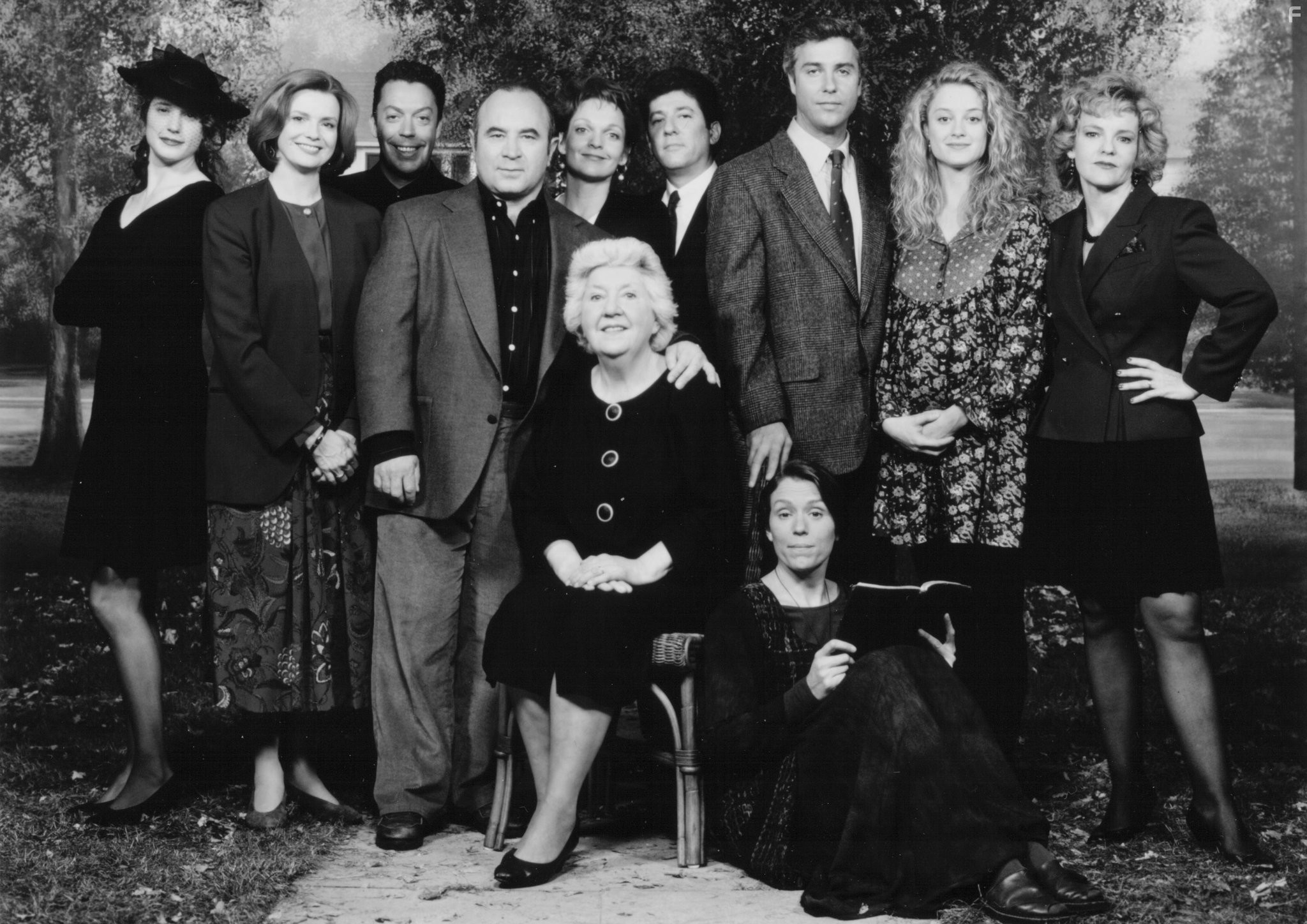 Tim Curry, Frances McDormand, Bob Hoskins, Teri Polo, Nancy Travis, Blair Brown, William Petersen, Pamela Reed, Peter Riegert, Deborah Rush, and Maureen Stapleton in Passed Away (1992)