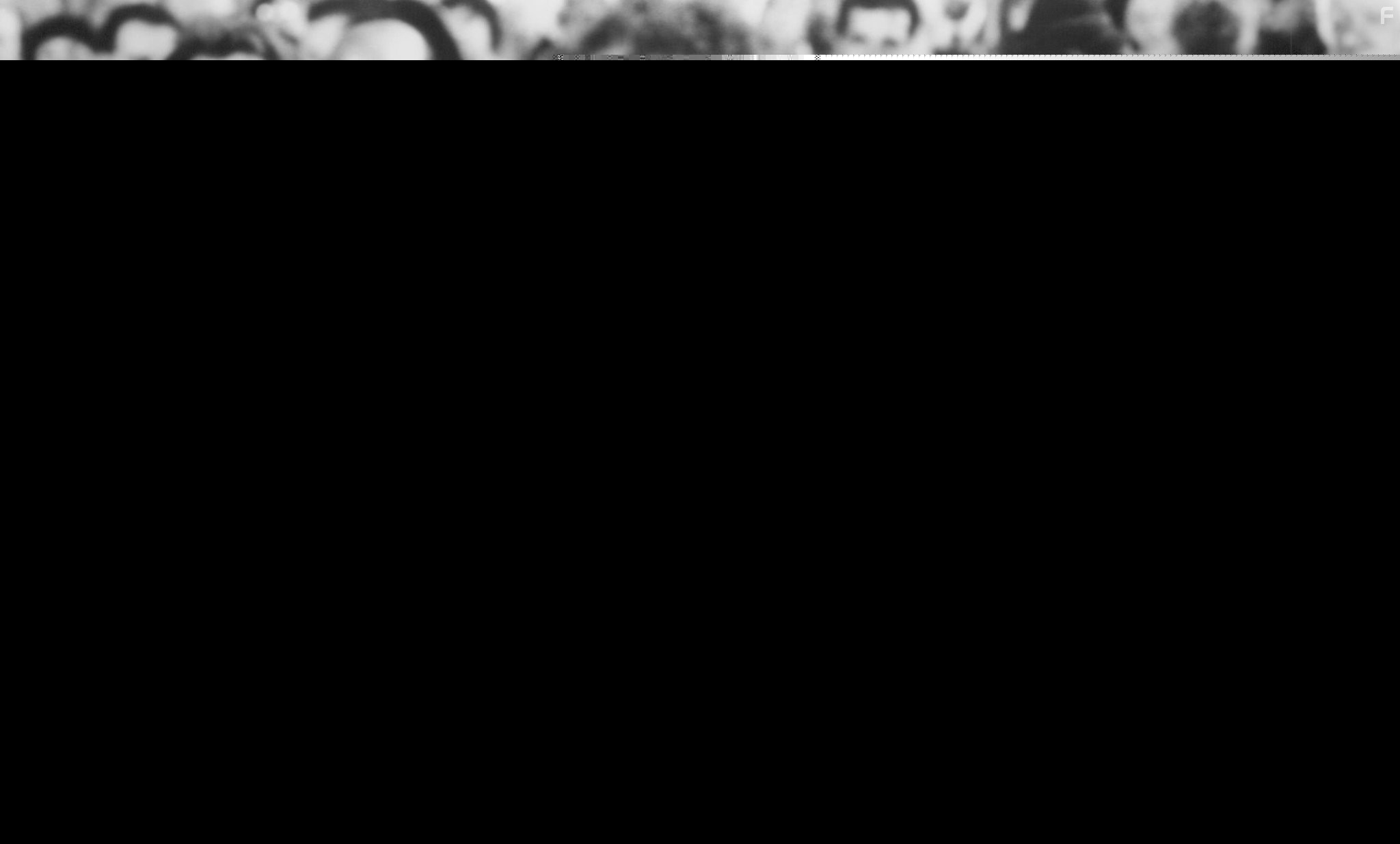 Bob Hoskins, William Petersen, and Maureen Stapleton in Passed Away (1992)