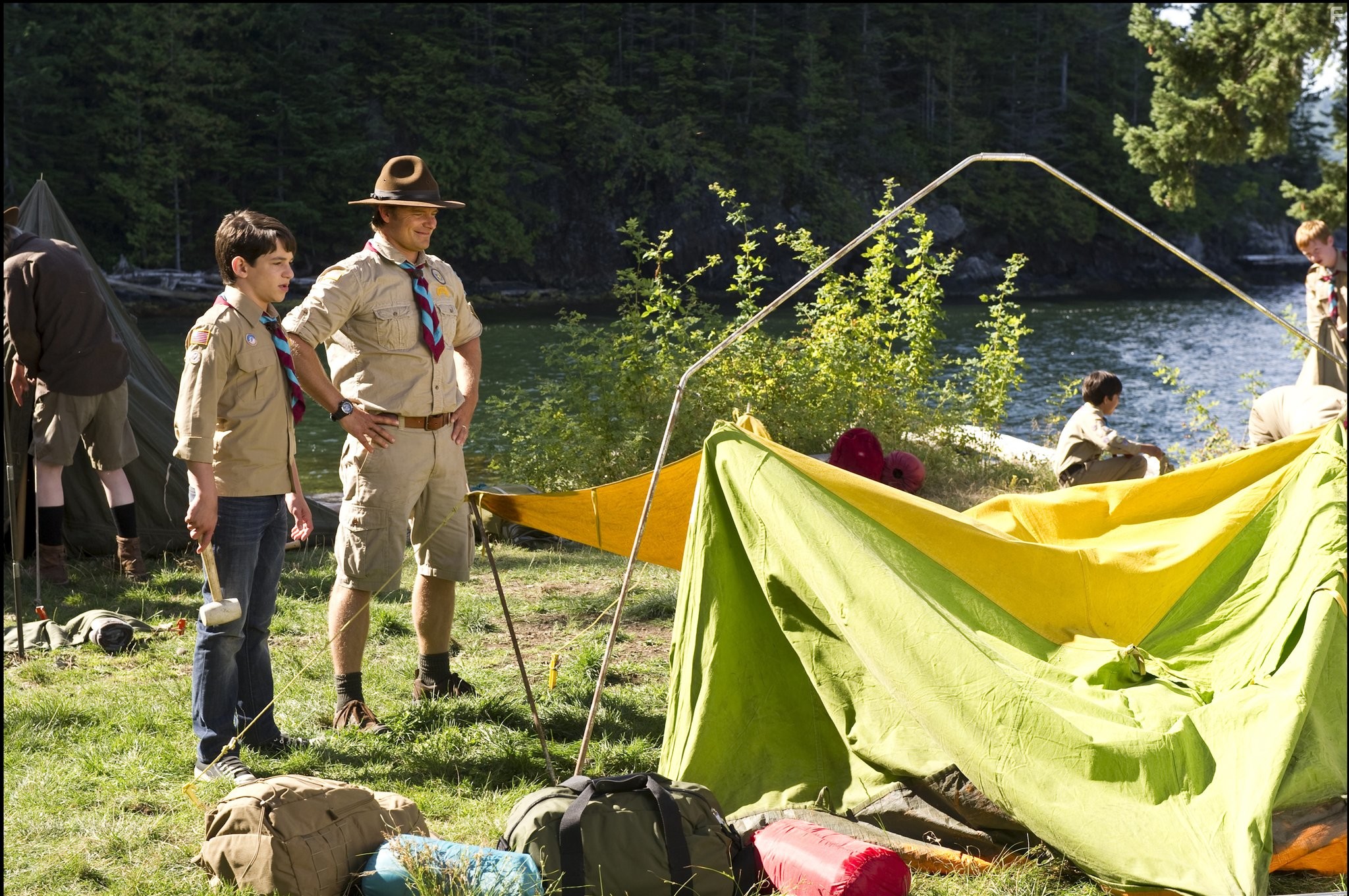 Steve Zahn and Zachary Gordon in Дневник слабака 3 (2012)