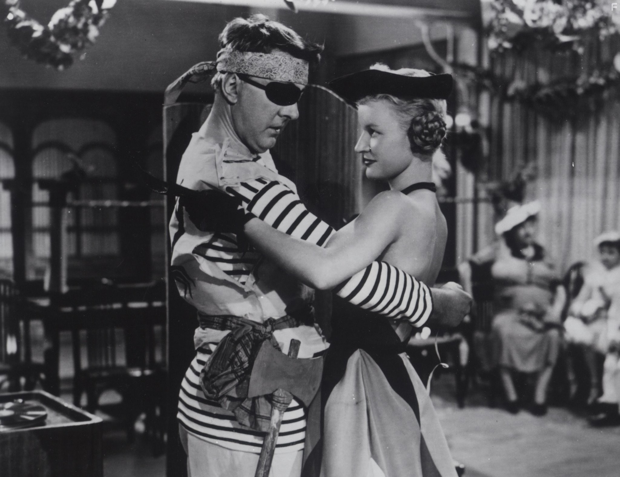 Jacques Tati and Nathalie Pascaud in Каникулы господина Юло (1953)