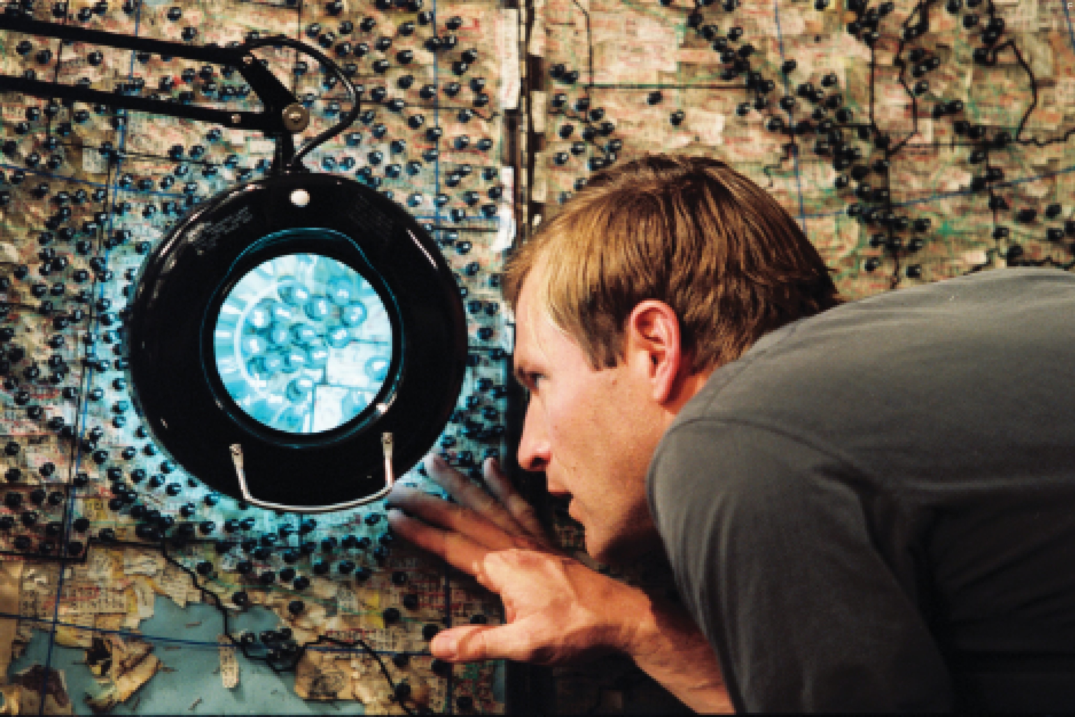 Aaron Eckhart in Охотник на убийц (2004)