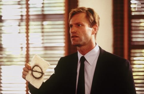 Aaron Eckhart in Охотник на убийц (2004)