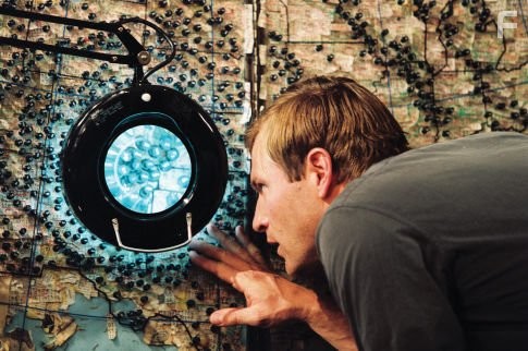 Aaron Eckhart in Охотник на убийц (2004)