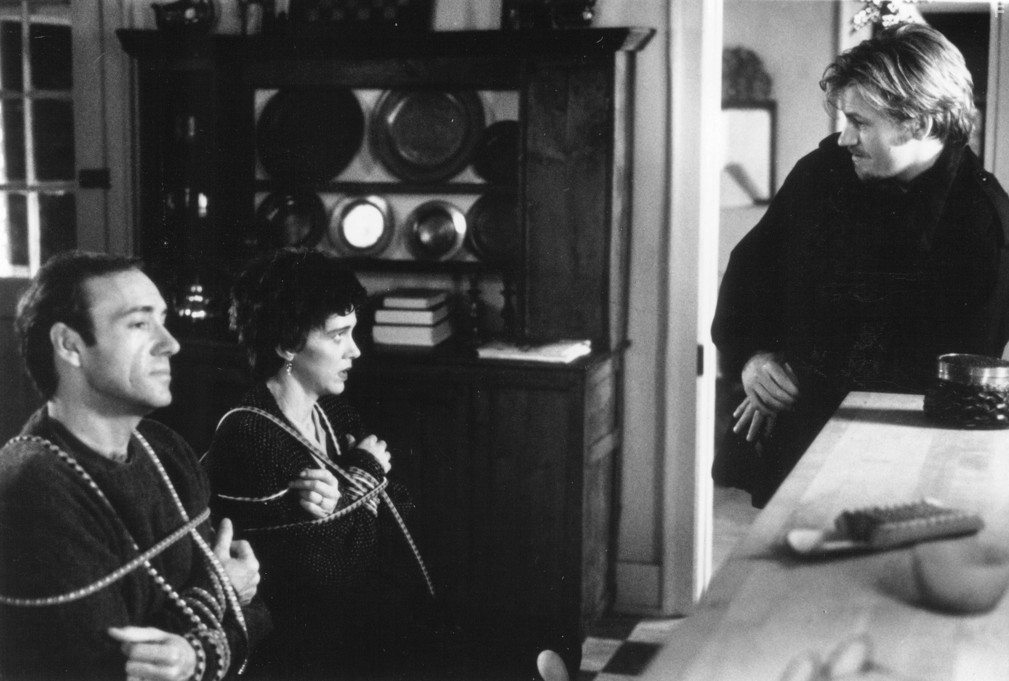 Kevin Spacey, Judy Davis, and Denis Leary in Осторожно, заложник! (1994)