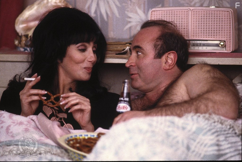 Cher and Bob Hoskins in Русалки (1990)