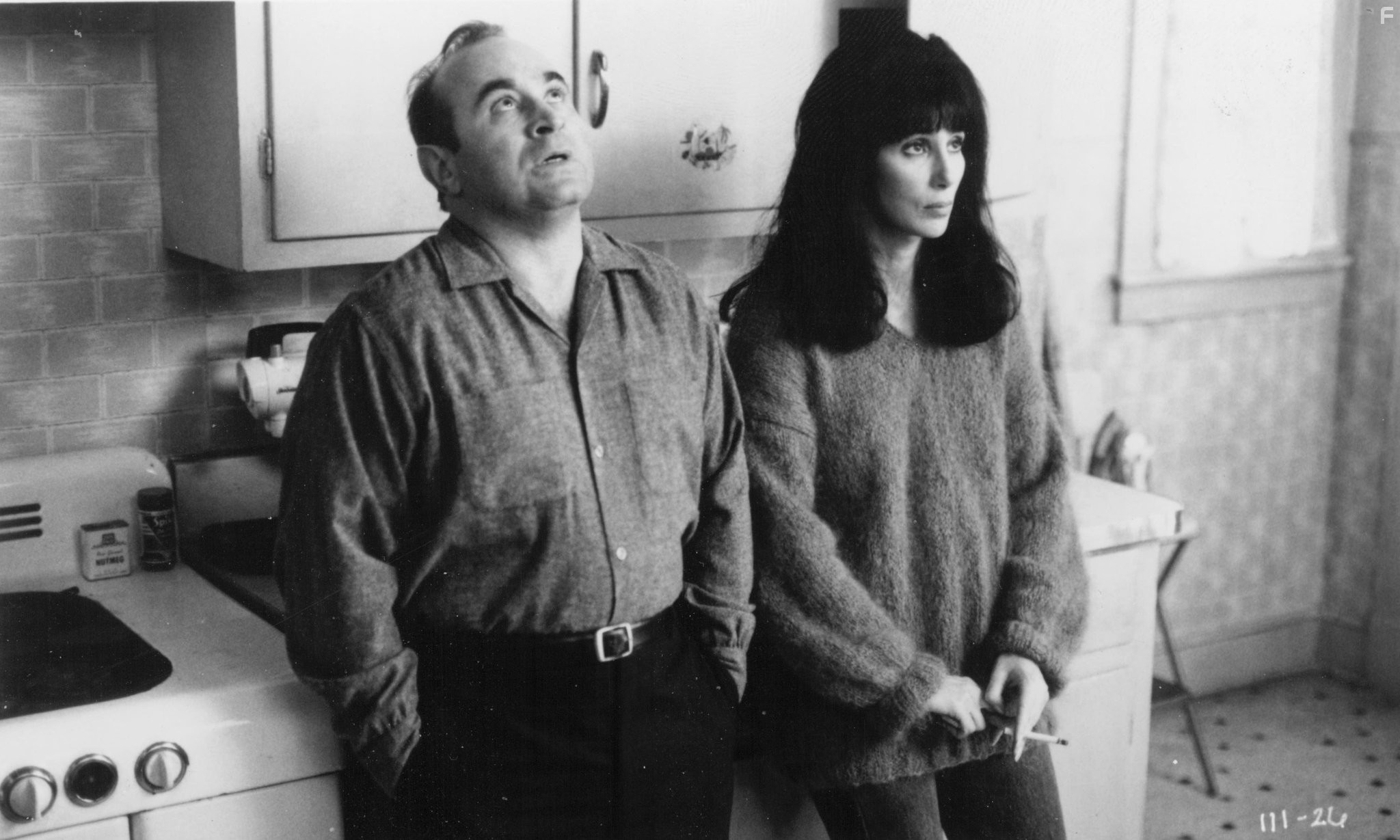 Cher and Bob Hoskins in Русалки (1990)