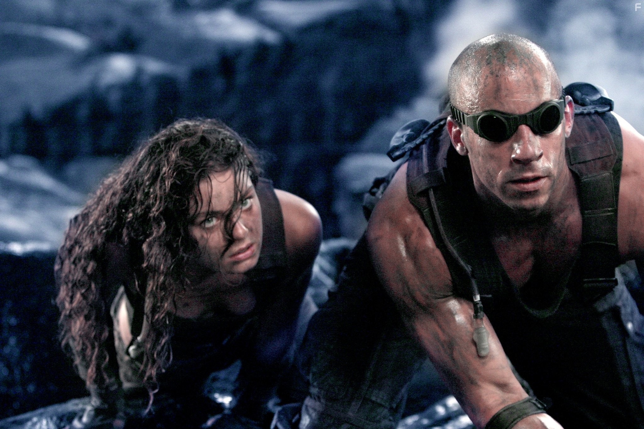 Vin Diesel and Alexa Davalos in Хроники Риддика (2004)