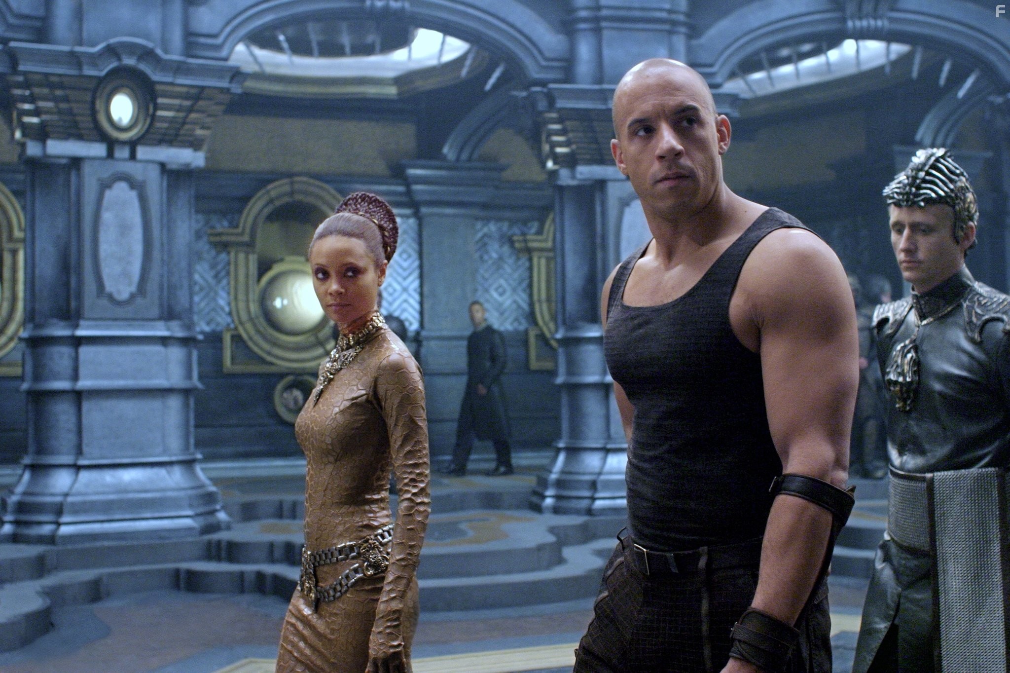 Vin Diesel, Thandie Newton, and Linus Roache in Хроники Риддика (2004)