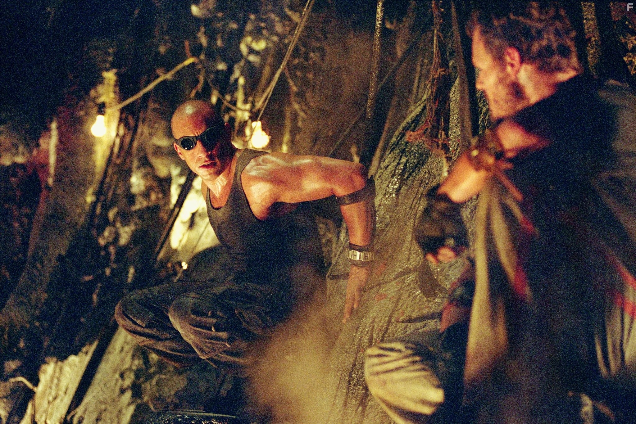 Vin Diesel and Yorick van Wageningen in Хроники Риддика (2004)