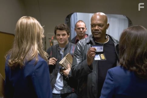 Samuel L. Jackson, Julianna Margulies, Nathan Phillips, and Sunny Mabrey in Змеиный полет (2006)