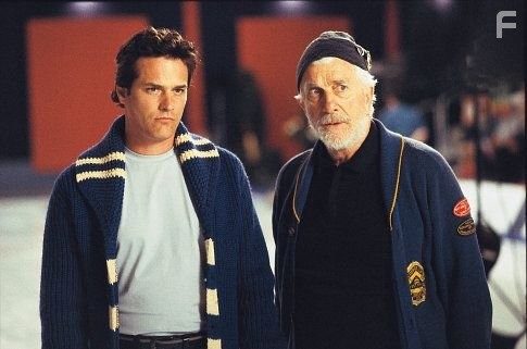 Leslie Nielsen and Paul Gross in Парни с метлами (2002)