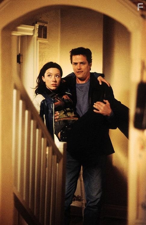 Paul Gross and Molly Parker in Парни с метлами (2002)