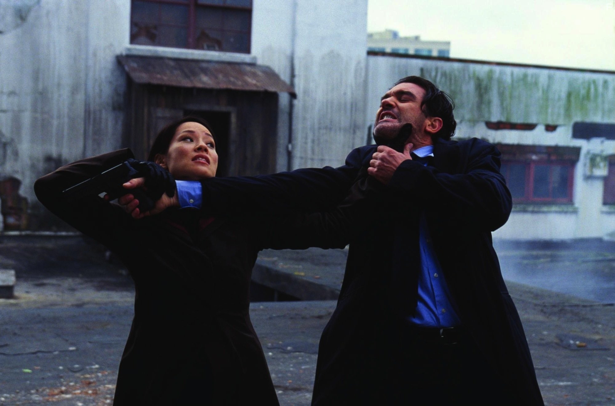 Antonio Banderas and Lucy Liu in Баллистика: Экс против Сивер (2002)