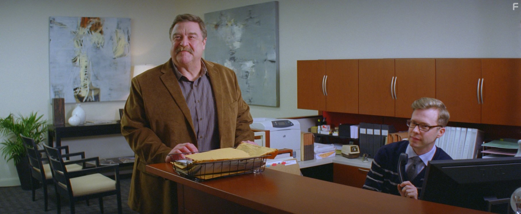 John Goodman and Clifton Guterman in Крученый мяч (2012)