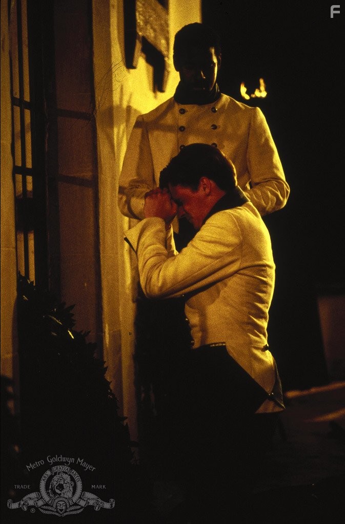 Denzel Washington and Robert Sean Leonard in Много шума из ничего (1993)