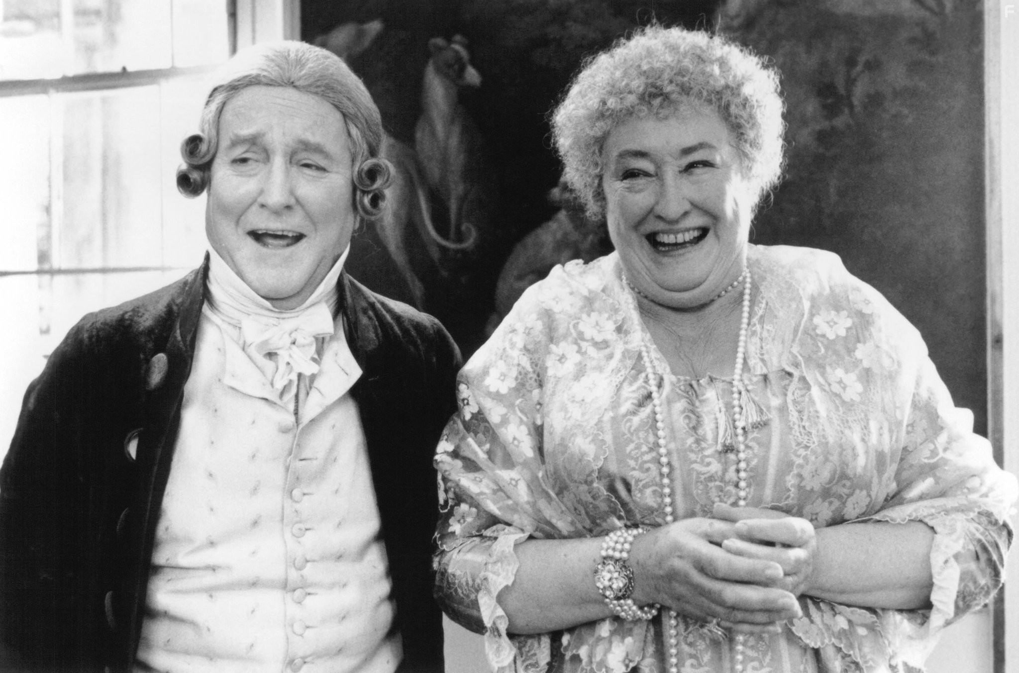 Robert Hardy and Elizabeth Spriggs in Разум и чувства (1995)