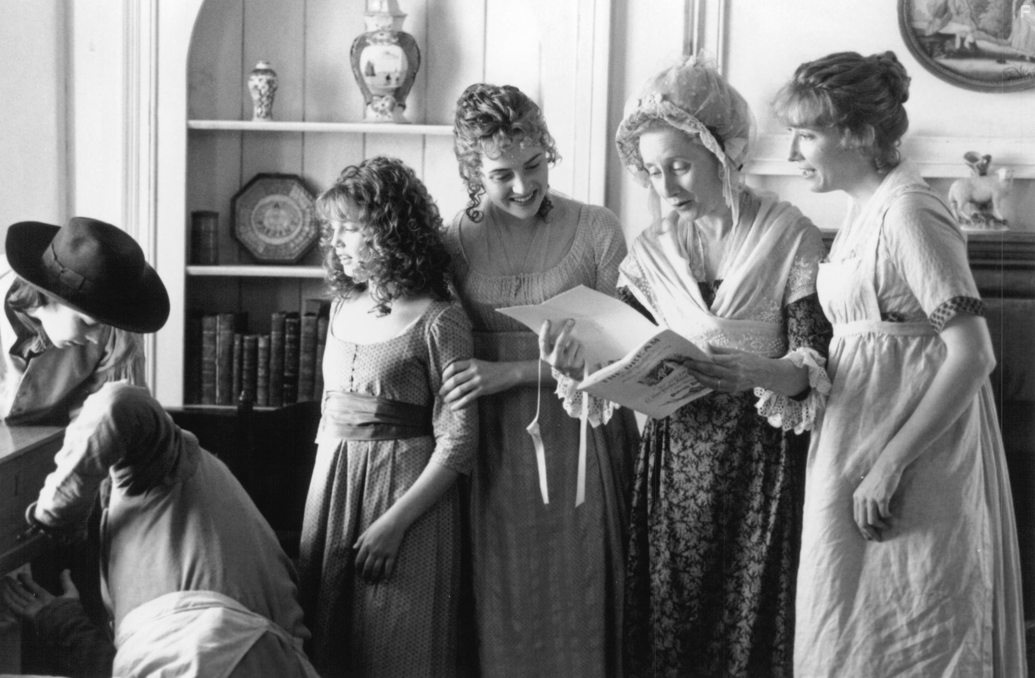 Emma Thompson, Kate Winslet, Emilie Fran?ois, and Gemma Jones in Разум и чувства (1995)