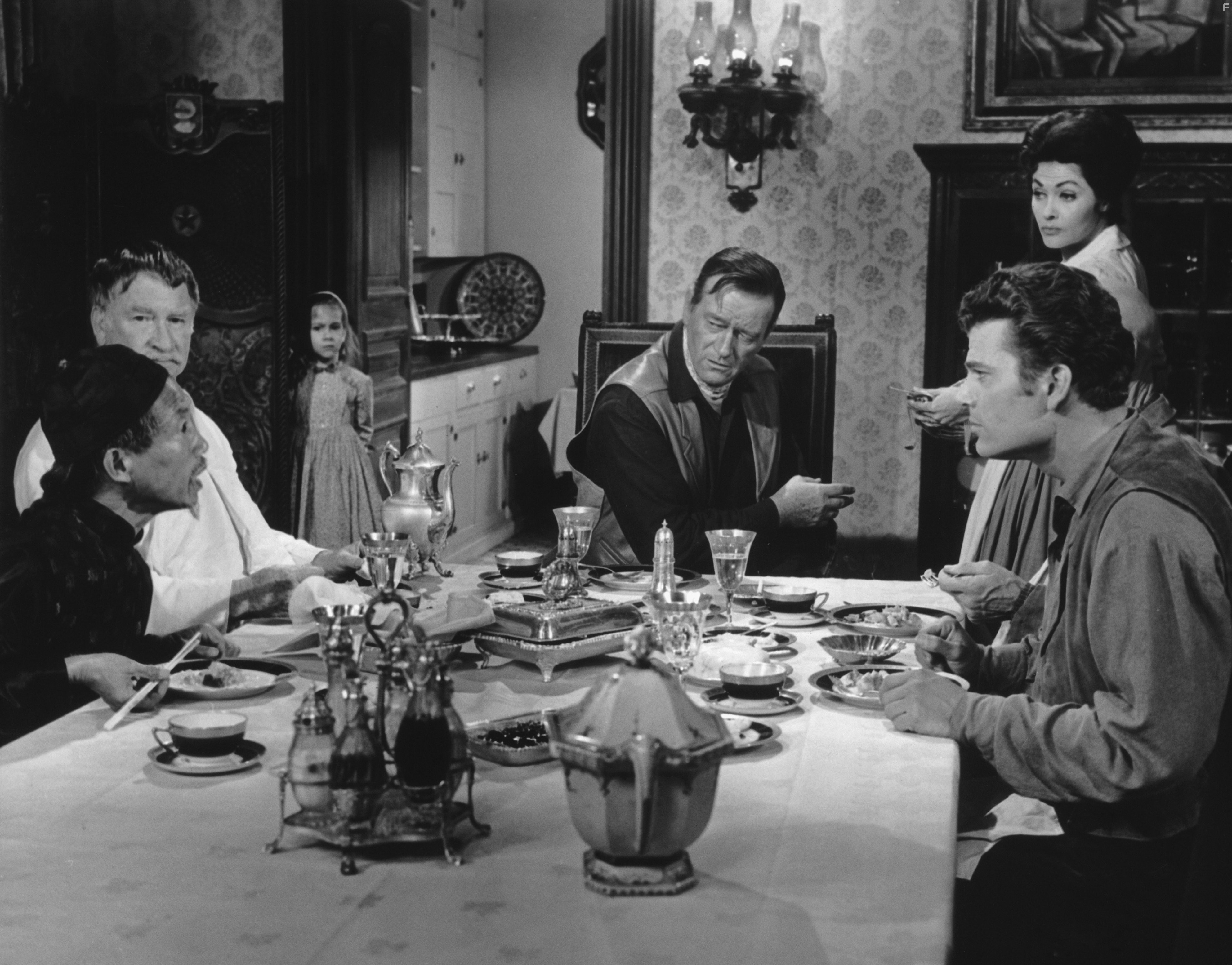 John Wayne, Yvonne De Carlo, H.W. Gim, Patrick Wayne, and Chill Wills in МакЛинток! (1963)