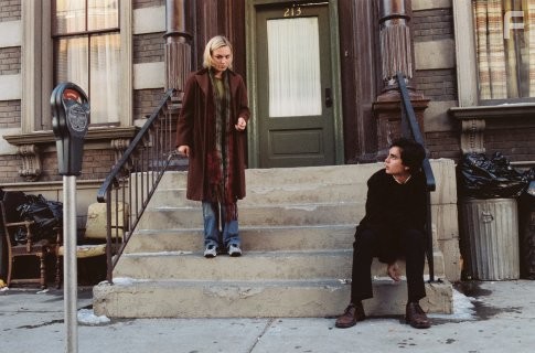 Sophia Myles and Max Minghella in Реклама для гения (2006)