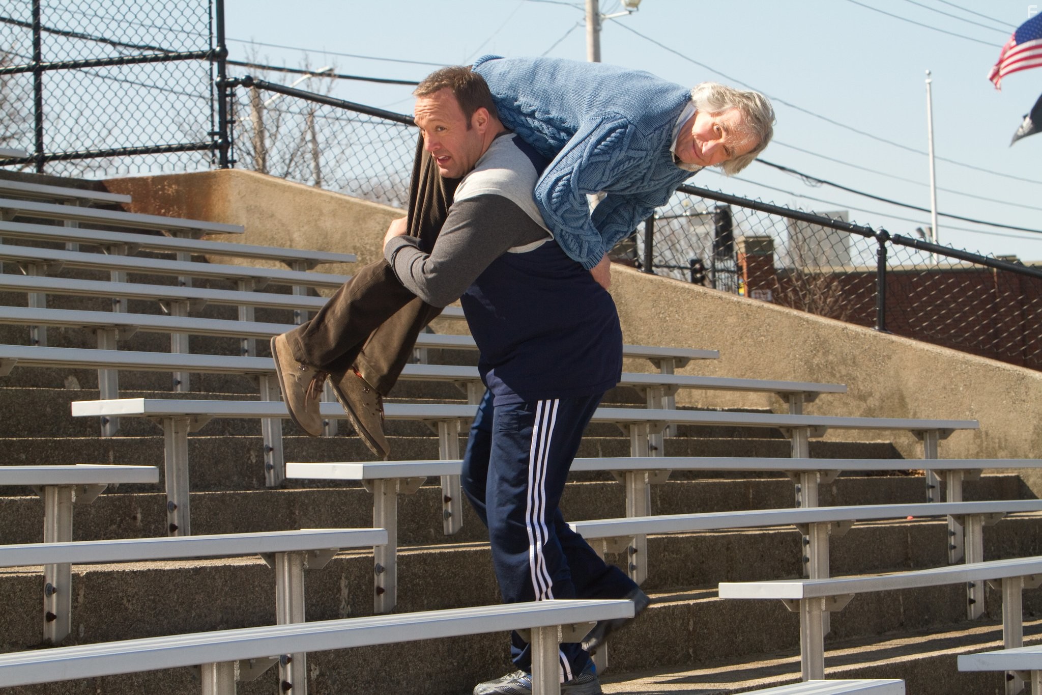 Henry Winkler and Kevin James in Толстяк на ринге (2012)