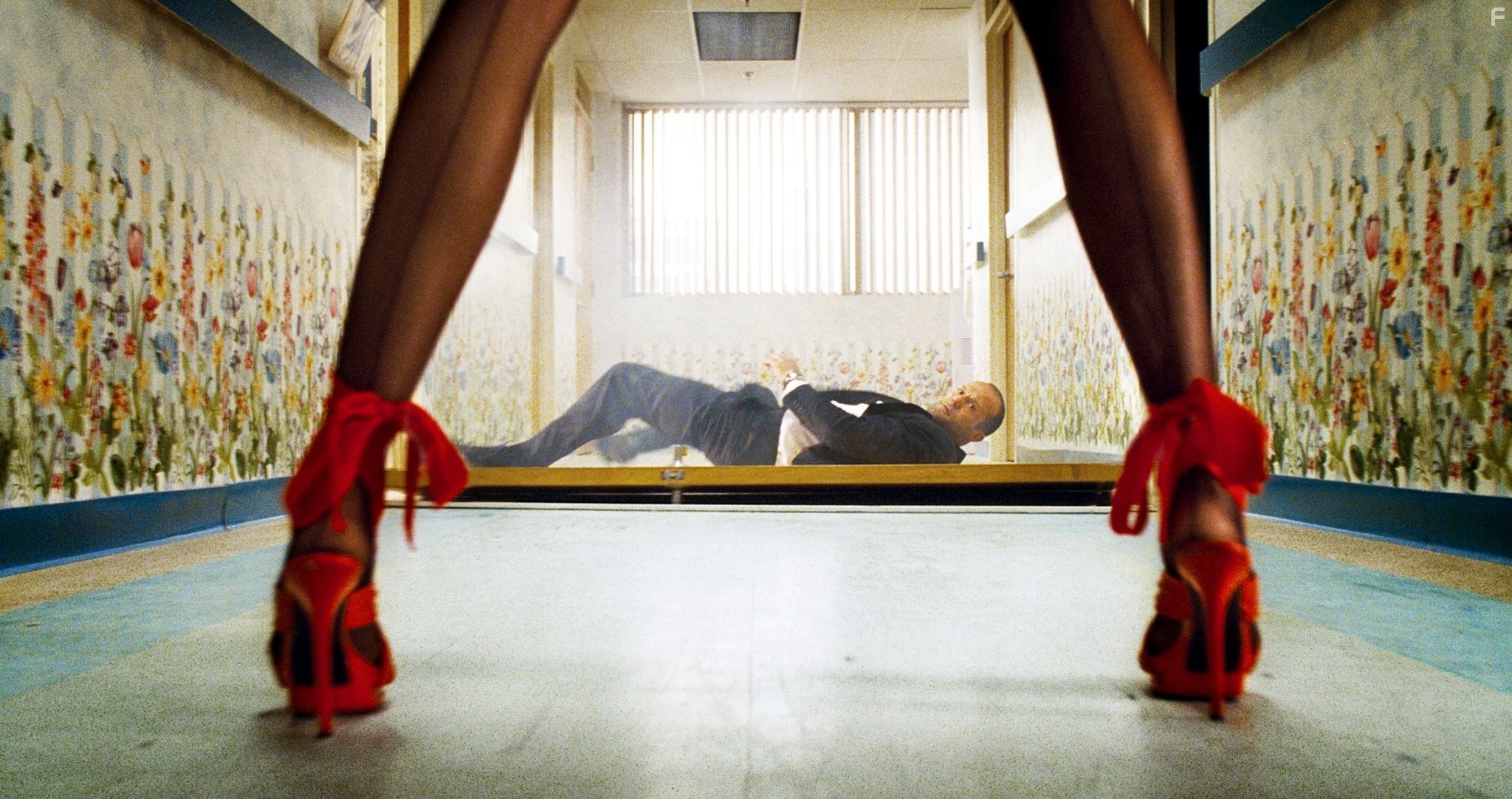 Jason Statham and Kate Nauta in Перевозчик 2 (2005)