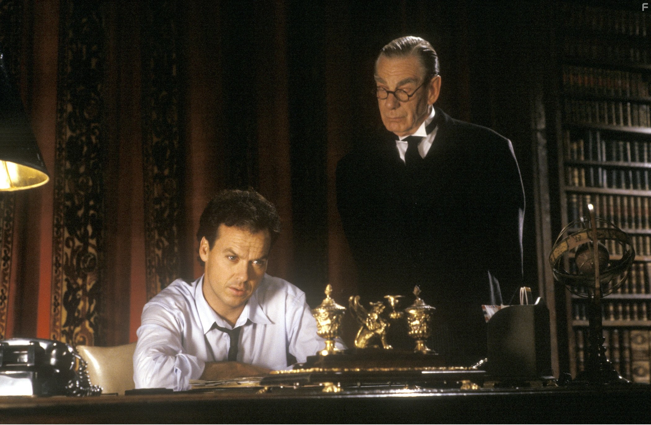 Michael Keaton and Michael Gough in Бэтмен (1989)