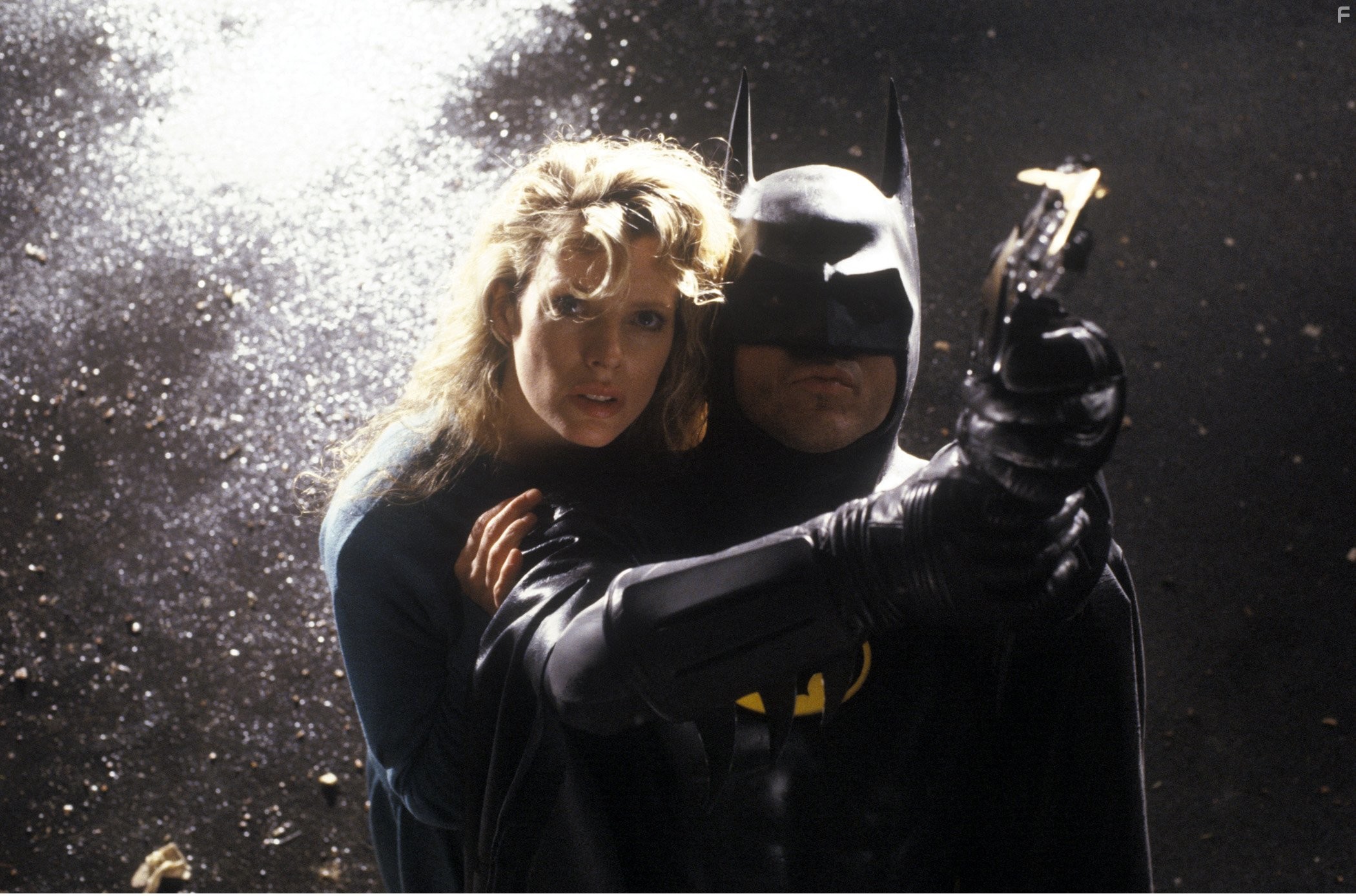 Kim Basinger and Michael Keaton in Бэтмен (1989)