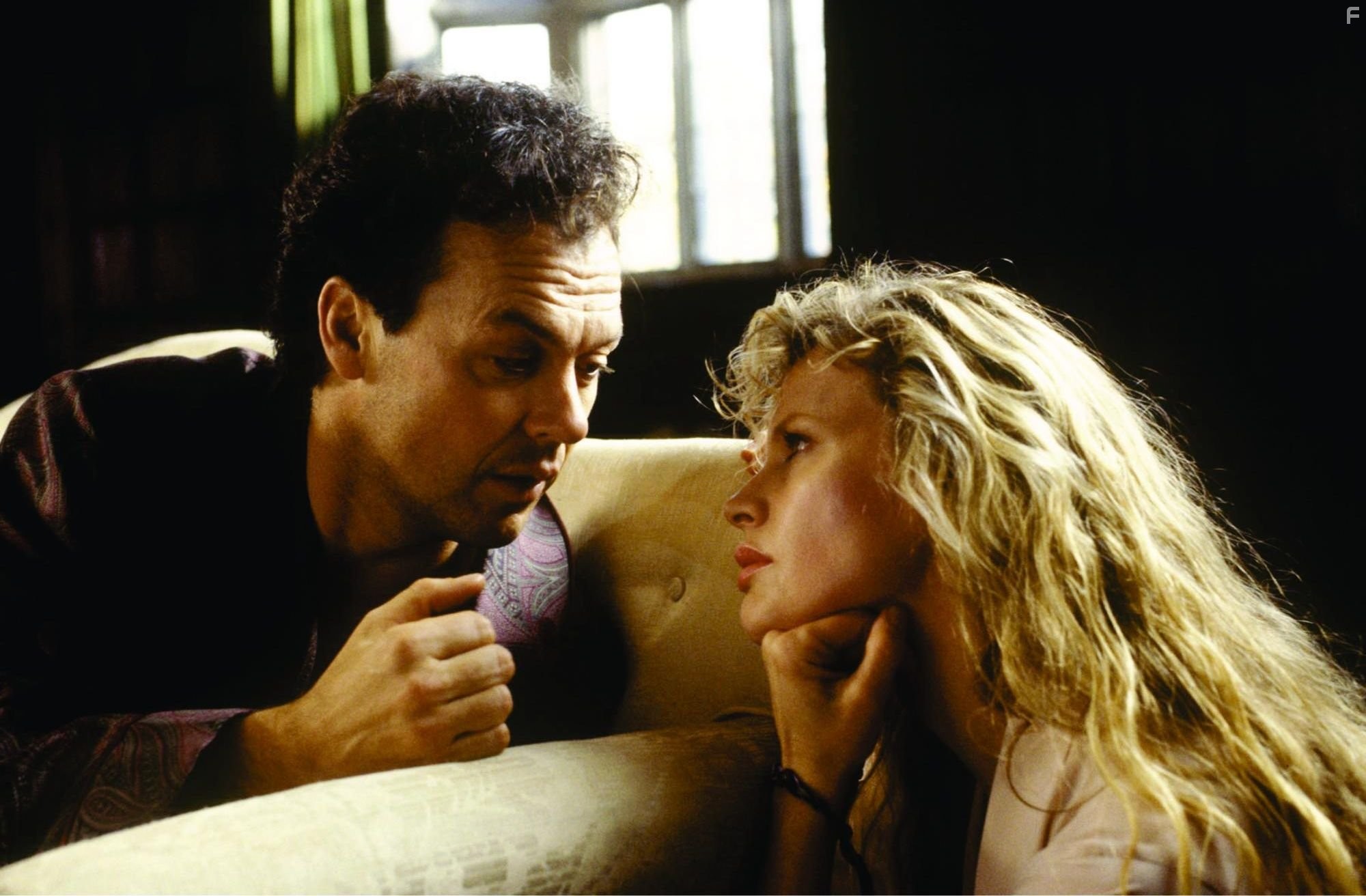 Kim Basinger and Michael Keaton in Бэтмен (1989)